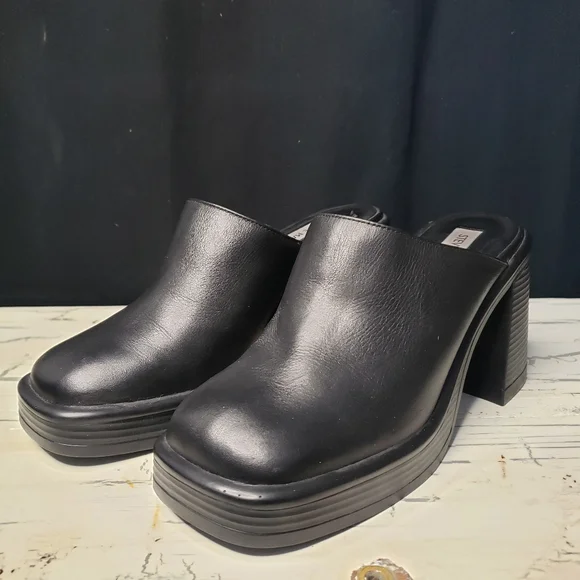 Steve Madden 'Flirtie' Clogs/ Mules in Black - Women's size 7 - Picture 7 of 14